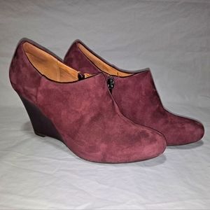 Clarks Artisan Wedges Women's 8M Burgundy Suede Leather Side-zip 3" Heel Stylish